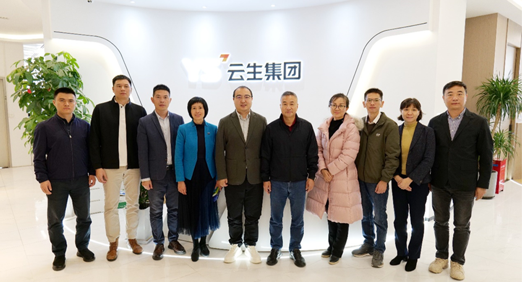 东莞市人社局领导一行莅临龙8头号玩家集团走访交流