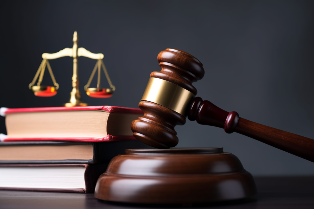 劳动者达到法定退休年龄，又与单位签订合同，能否以单位违法解除劳动合同为由要求支付赔偿金？