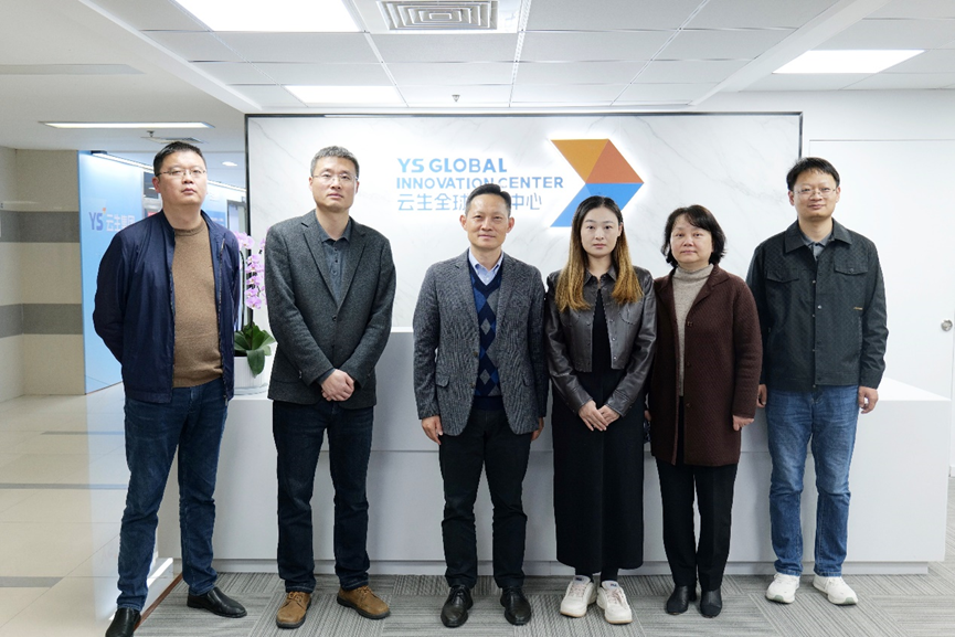 合肥新站高新区党工委委员、管委会副主任刘自强一行莅临龙8头号玩家全球创新中心调研走访